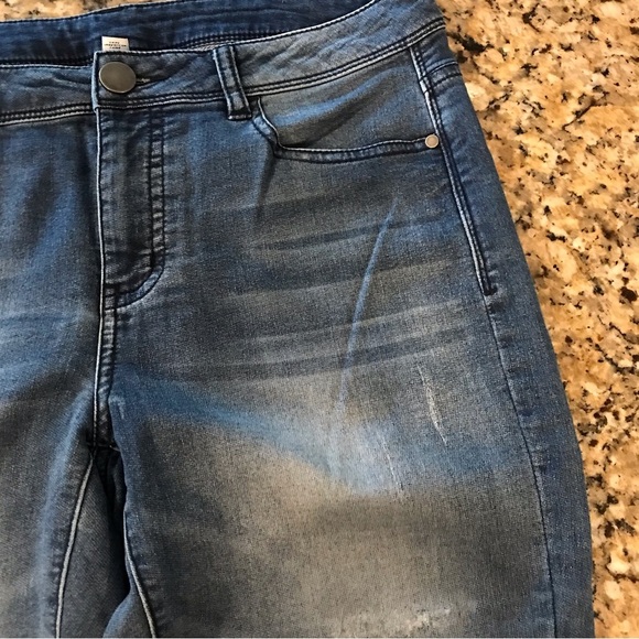 ▪️DESIGN LAB Distressed Jeans - Picture 4 of 13